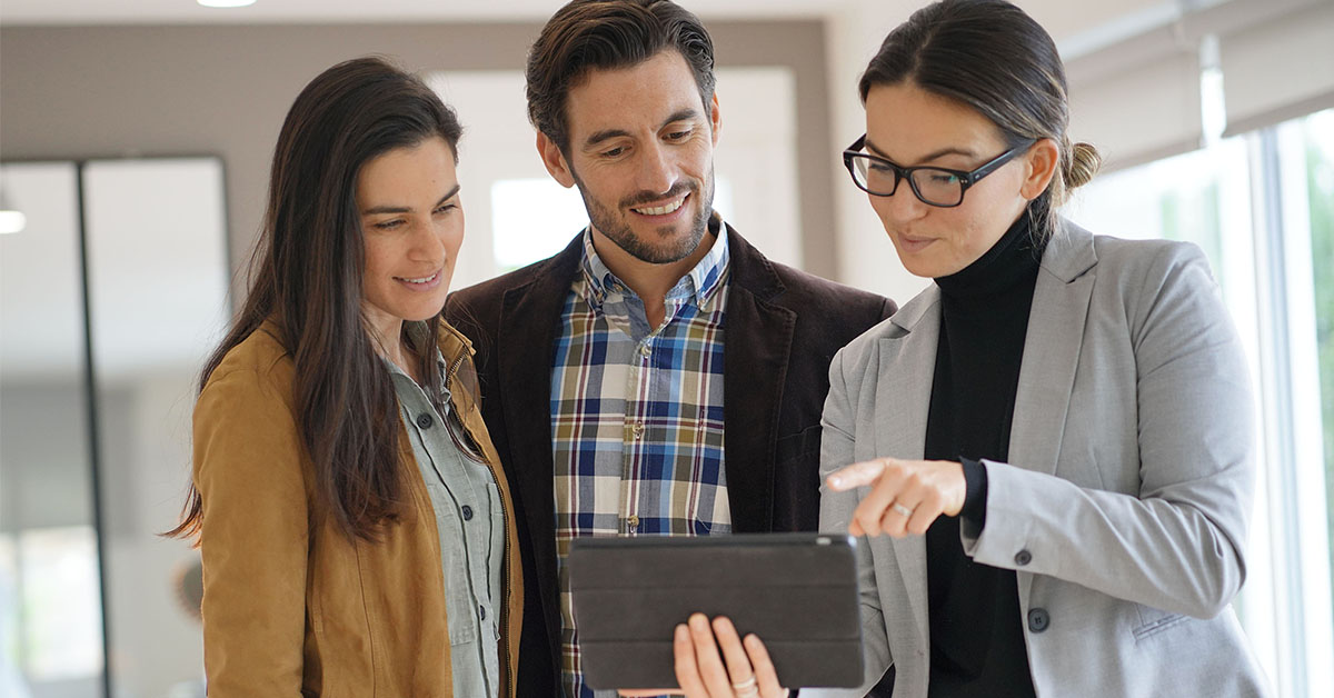 What Does a Real Estate Agent Do?