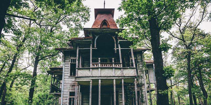 31: Haunted Houses