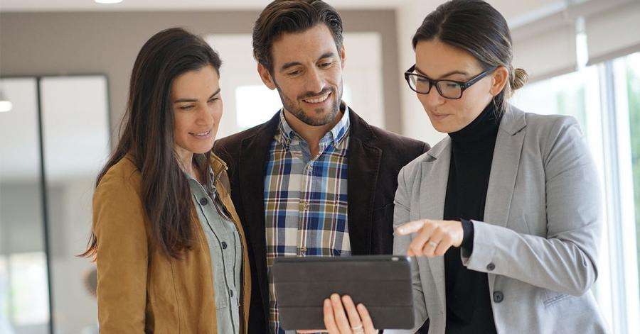 What Does a Real Estate Agent Do?