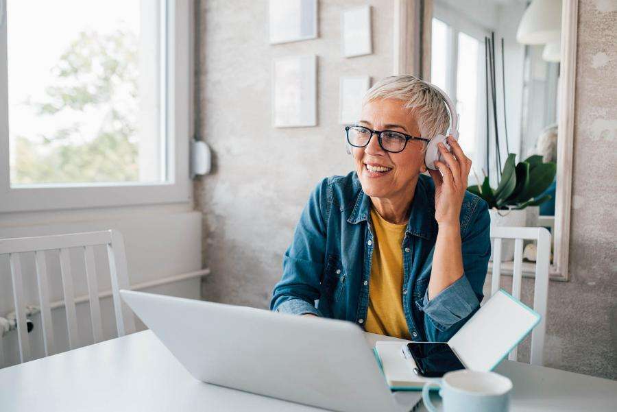 6 Podcasts Real Estate Agents Should Be Listening to in 2022