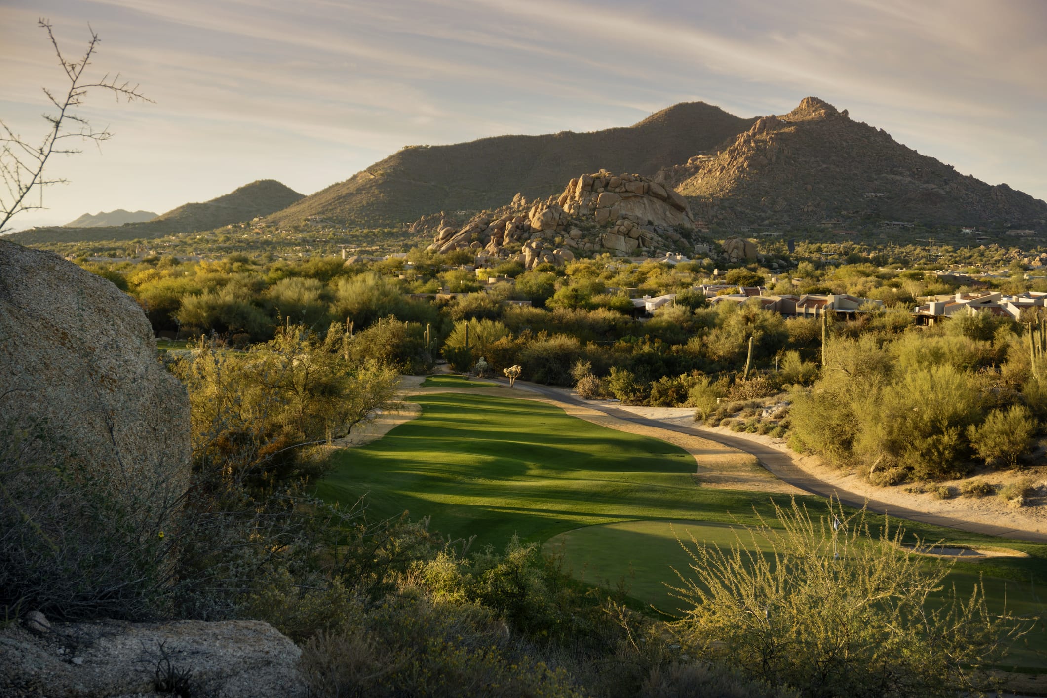 Want to move the family to a beautiful house right off the links? Look no further than these award-winning golf courses in Phoenix, Arizona.