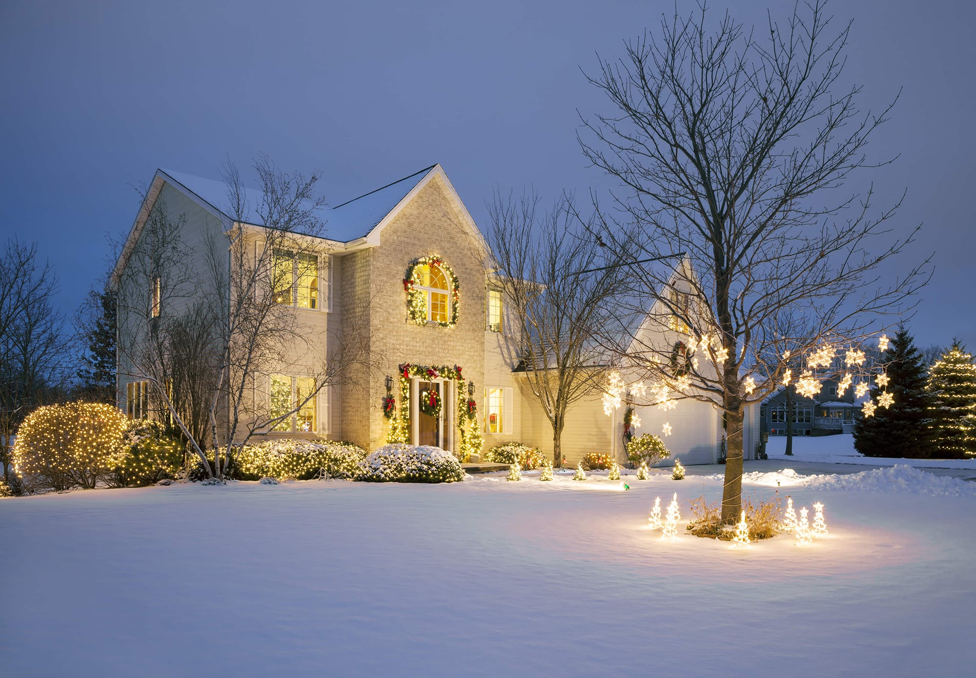 Real Estate Agent Holiday Tips: 12 Stunning Christmas Displays