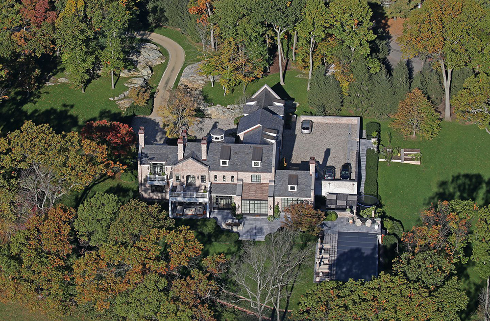 Tom Brady & Gisele Bundchen Sell Their Massachusetts Mansion
