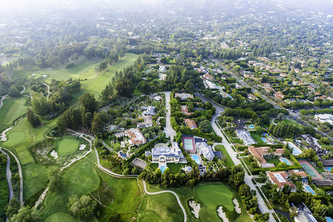 How Do Golf Courses Impact the Value of a Residential Property? 