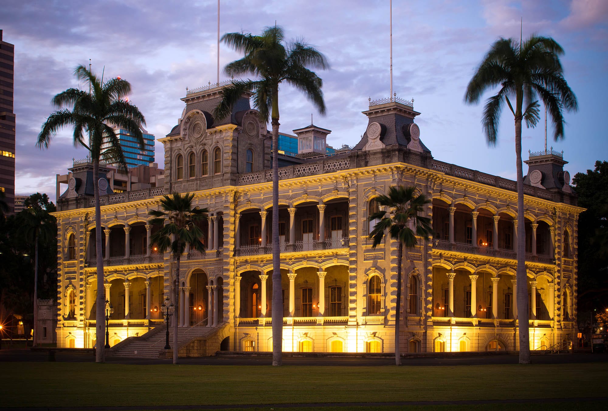 Hawaii’s Iolani Palace Is Fit for a King (or Queen)