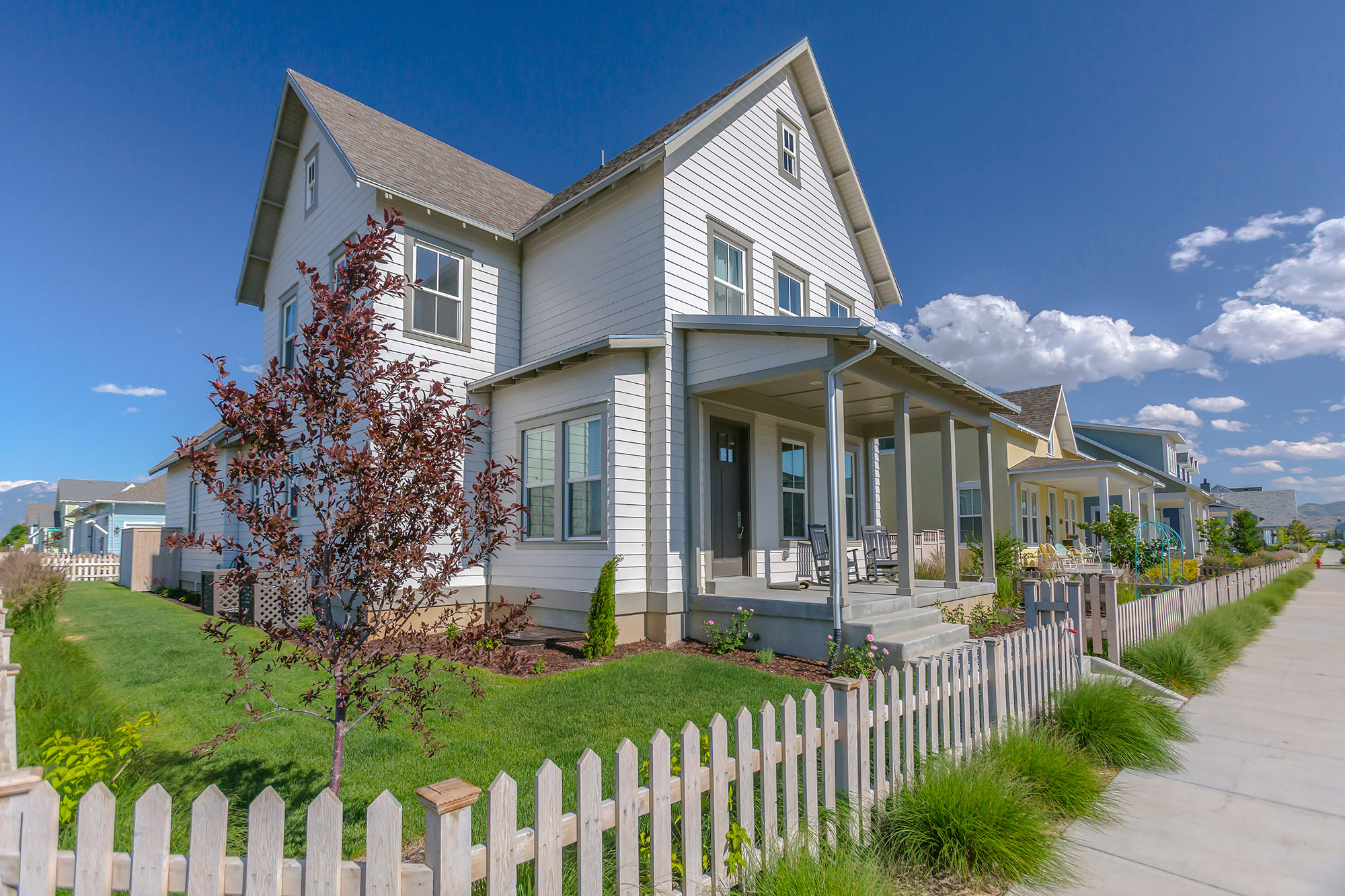 Wholesale vs Retail Mortgages: Understanding the Key Differences 