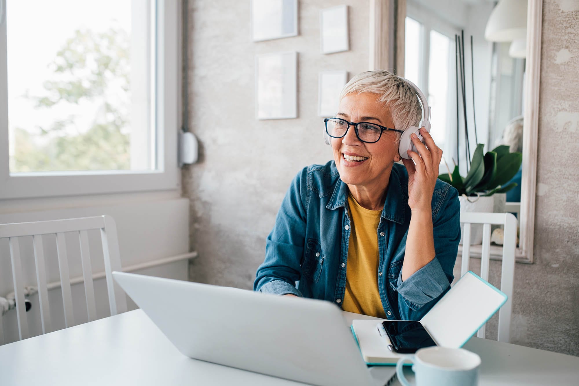 6 Podcasts Real Estate Agents Should Be Listening to in 2022