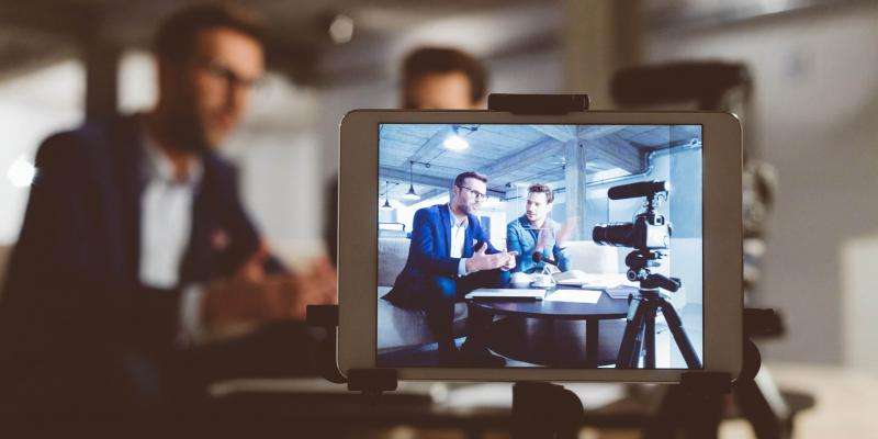 Improve your real estate marketing with vlogging and YouTube videos!