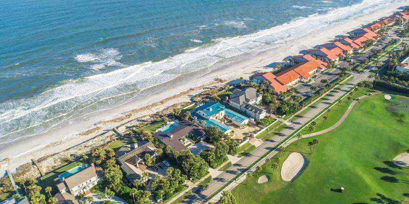 Our investigative real estate team uncovers the pros and cons of purchasing or building a home on a golf course.