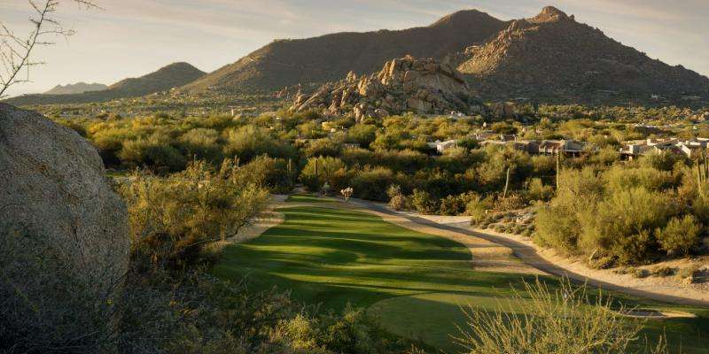 Want to move the family to a beautiful house right off the links? Look no further than these award-winning golf courses in Phoenix, Arizona.