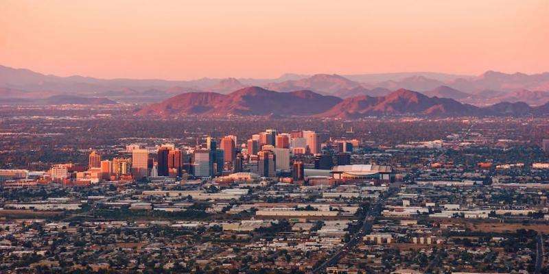 Welcome to Phoenix: A Brief Introduction to the Valley of the Sun |  The CE Shop Ebook
