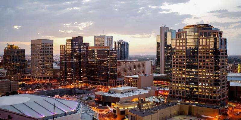 Find out if you qualify to get your real estate license in Arizona.