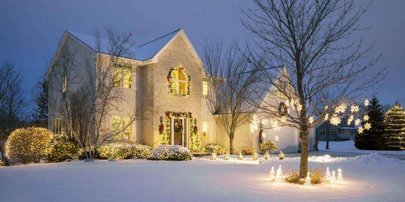 Real Estate Agent Holiday Tips: 12 Stunning Christmas Displays