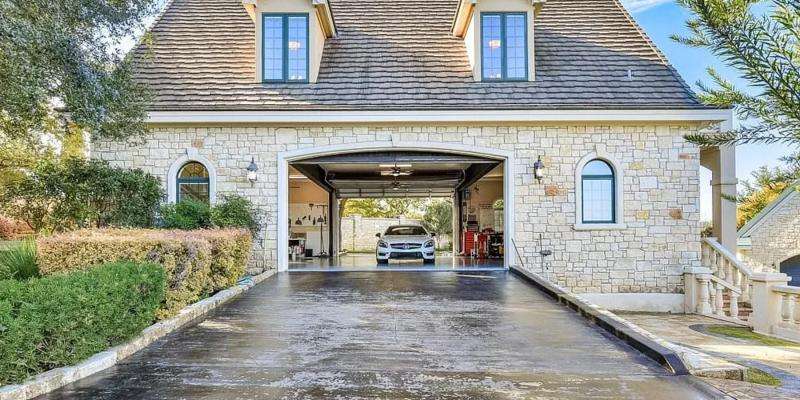 Austin Lakefront Properties Perfect for Boat Lovers