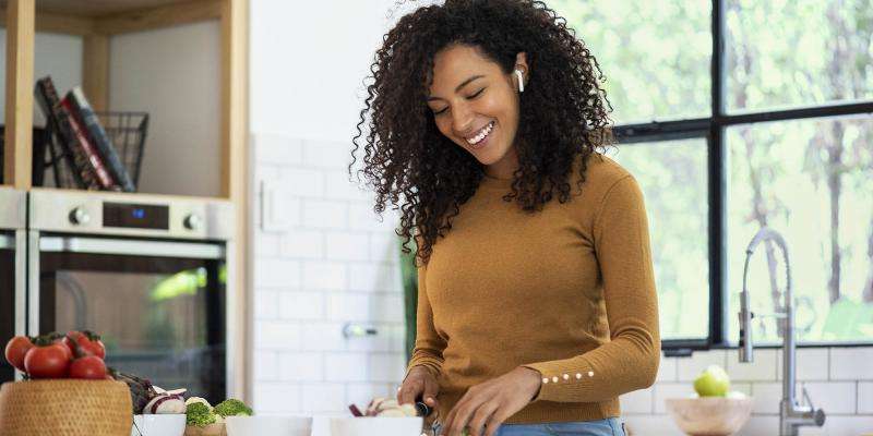 5 Podcasts MLOs Should be Listening to in 2023