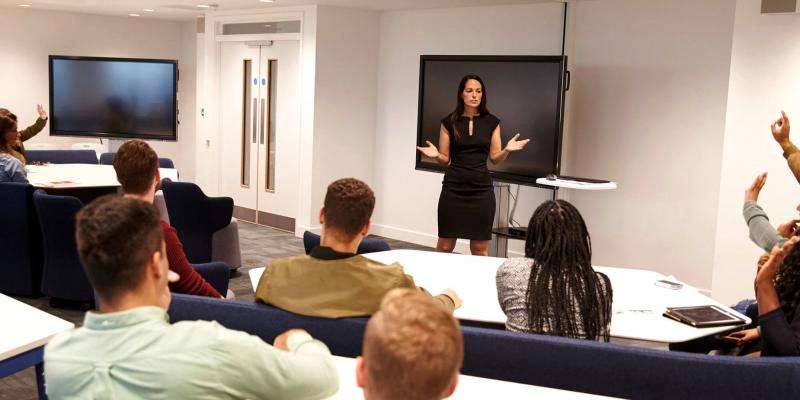 An instructor teaching a classroom of future appraisers