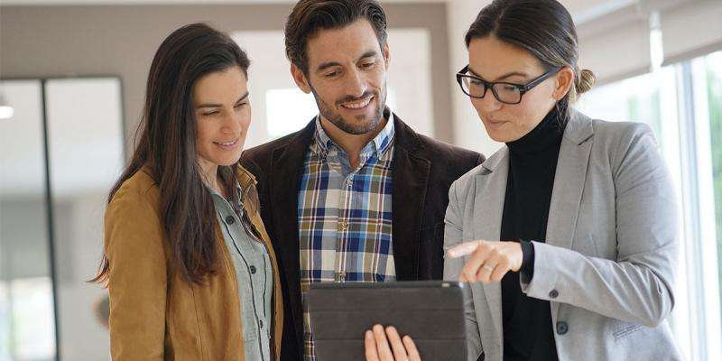 What Does a Real Estate Agent Do?