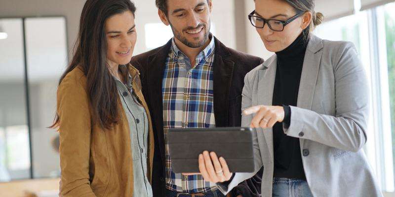 What Does a Real Estate Agent Do?