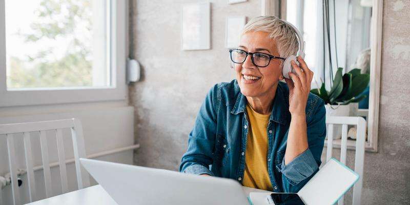 6 Podcasts Real Estate Agents Should Be Listening to in 2022